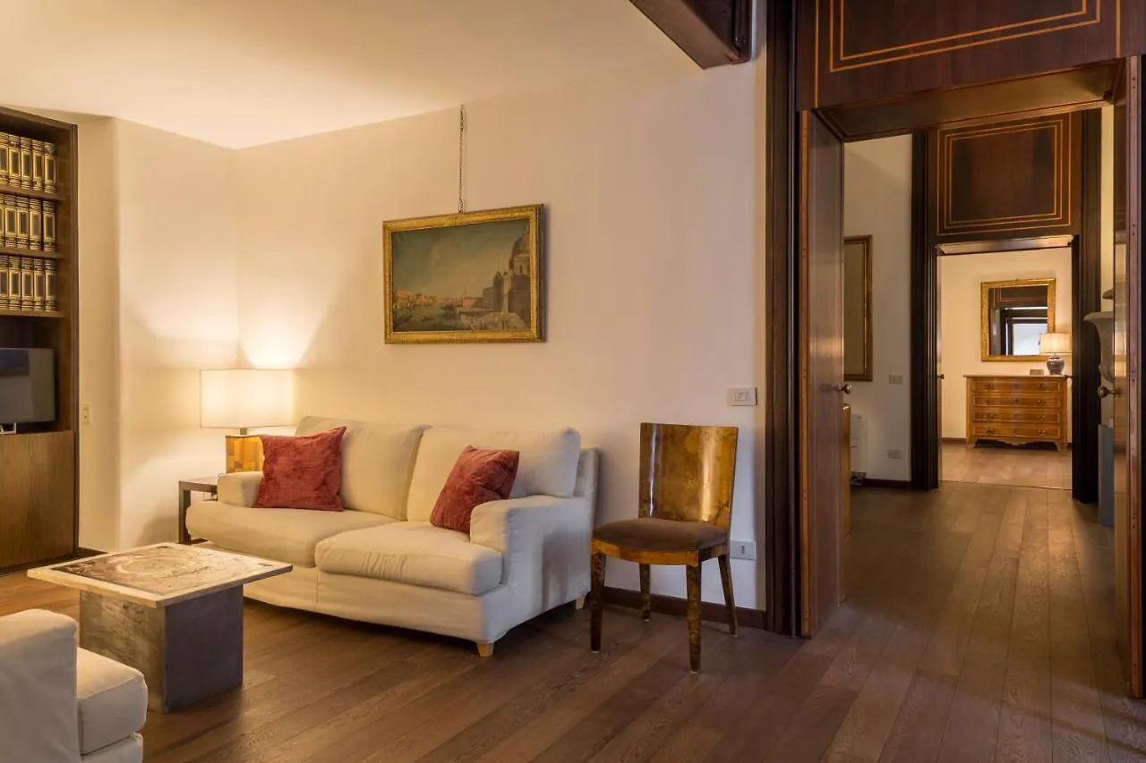 Palazzo Berardi: Renaissance Downtown Luxury Villa Rome Holiday home