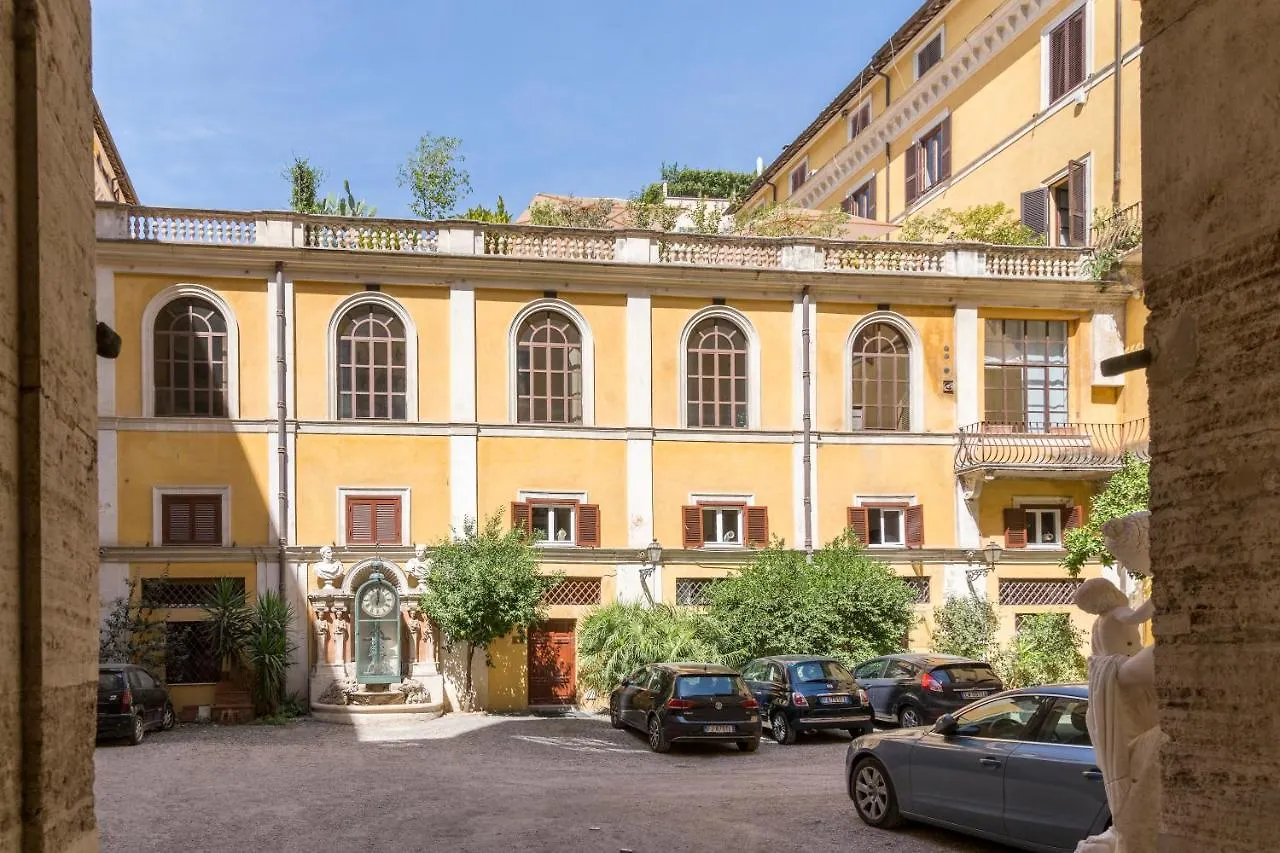 Palazzo Berardi: Renaissance Downtown Luxury Villa Rome Holiday home
